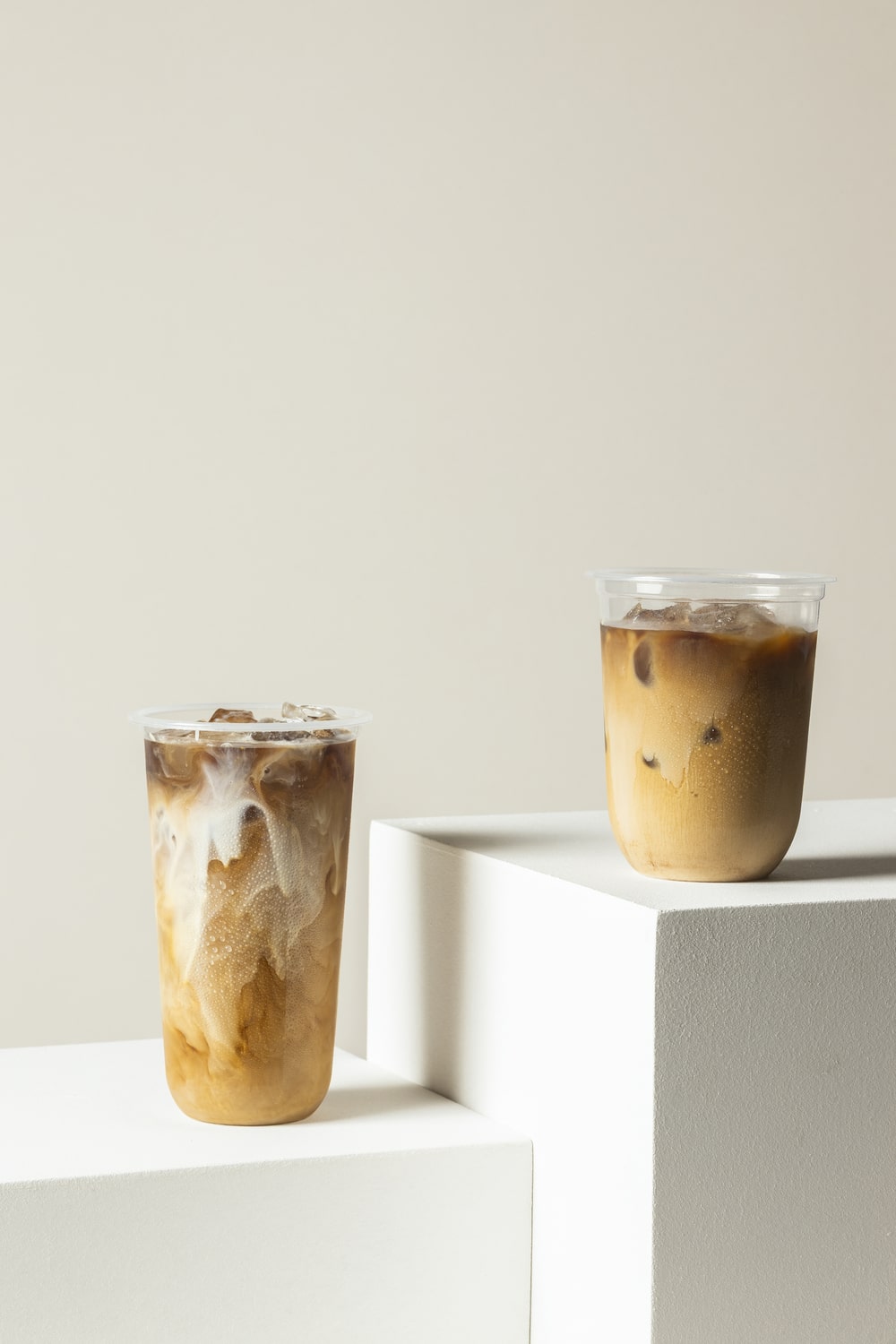 Cold plastic cups for bubble tea, smoothie, coffee and milk tea.